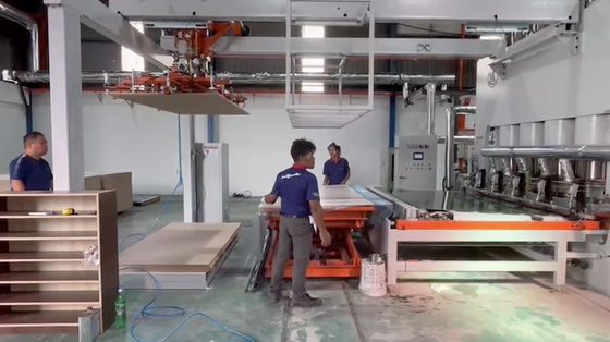 Beli Melamin Meubel Board Laminated MDF HDF PB Hot Press Laminating Machine 15KW online manufacture