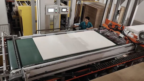 4'×8' Jalur Pencetak Siklus Singkat Untuk Panel Dekoratif Pencetak Panas Hidraulik Untuk Kayu Lapis